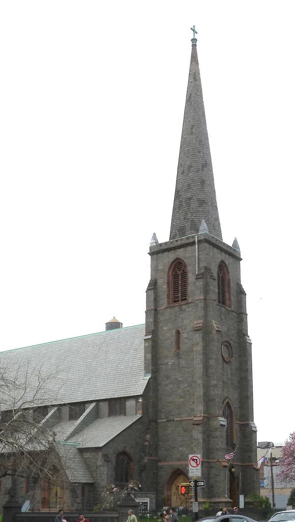 Looking northwest across Main Street at St George's Episcopal Church on a cloudy afternoon in 2009, before the steeple fell. This is an image of a place or building that is listed on the National Register of Historic Places in the United States of America. Its reference number is 08000143 (Wikidata).