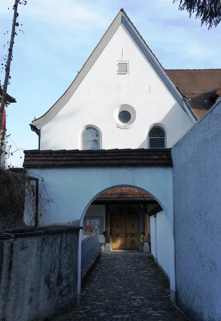 Portal zum Eingang in die Klosterkirche und zur Pforte des Kapuzinerinnenklosters Maria der Engel in Appenzell. Blick von Osten, von der Poststrasse her. Links erkennt man eine Ecke des Schlosses von Appenzell.