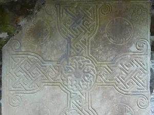 Cross-Slab von Tullylease