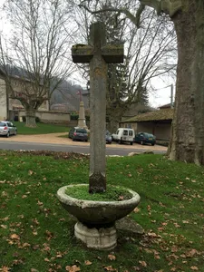 South-east cross of the Saint-Maurice church of Saint-Maurice-de-Beynost