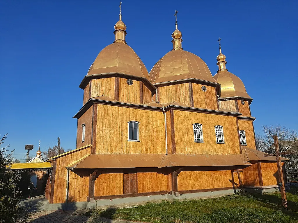 Церква Введення в храм Пресвятої Богородиці, вигляд з півдня