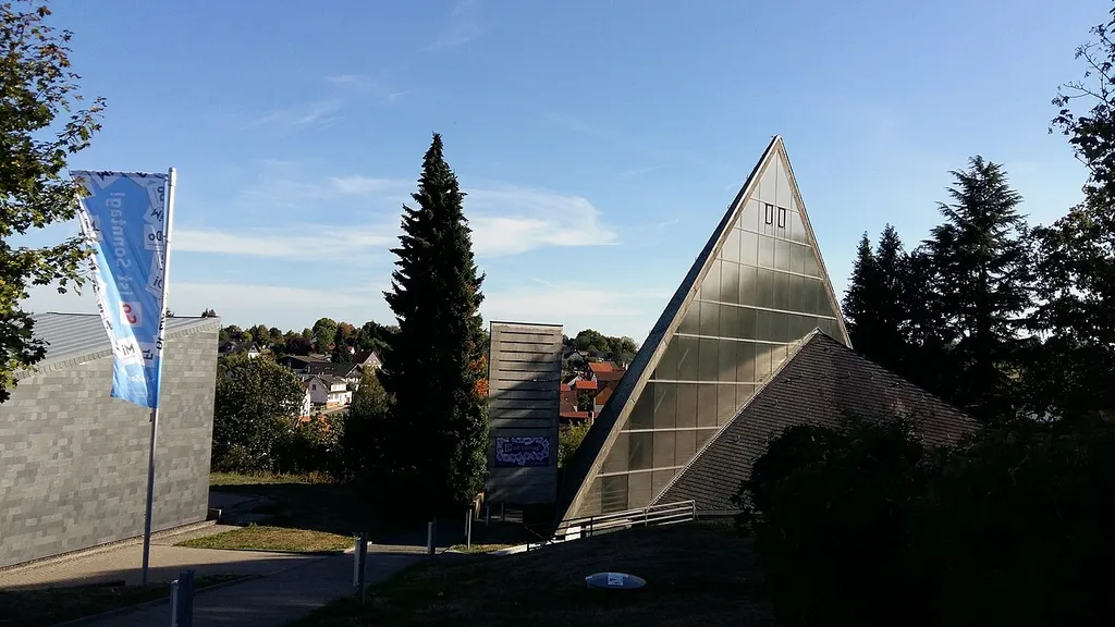 Evangelische Kirche in Höchst-Hassenroth von Norden (September 2018].
