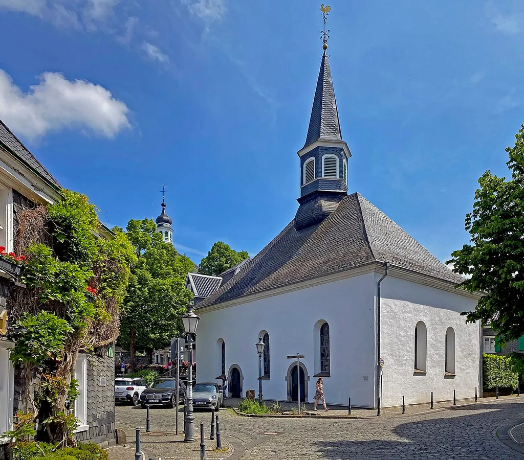 Gräfrather Markt 12 (ev. Kirche in Solingen-Gräfrath)