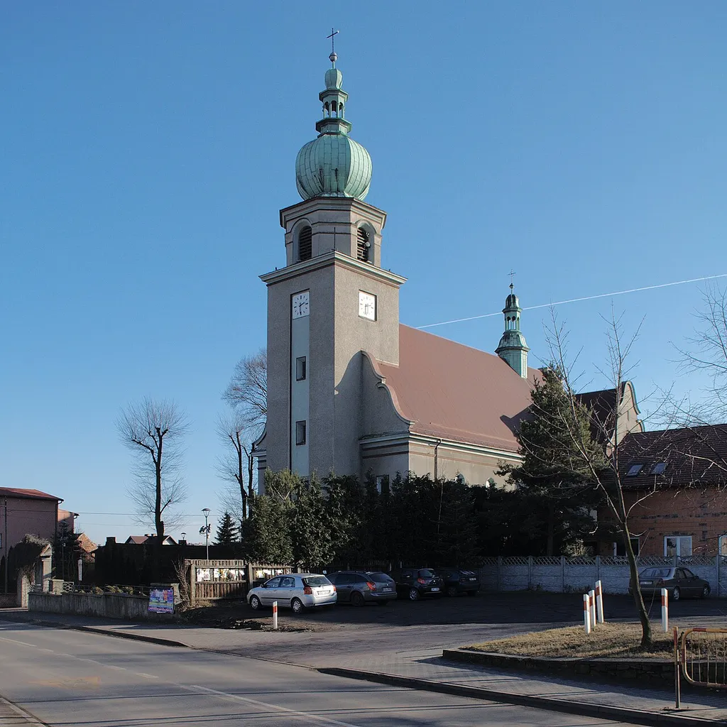 Gierałtowice. Ulica księdza Roboty. Kościół Matki Bożej Szkaplerznej.