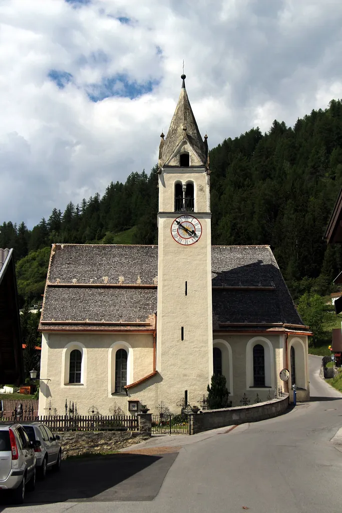 Kath. Pfarrkirche Mariae Himmelfahrt und Friedhof