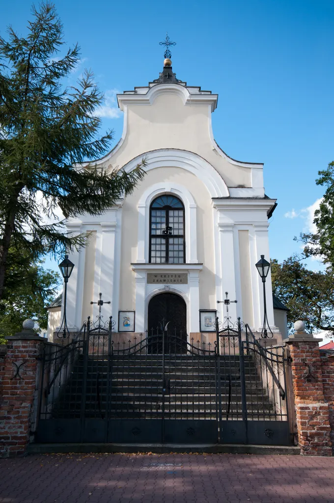 Góra Kalwaria, ul. Dominikańska - kościół p.w. Podwyższenia Krzyża, tzw. Dom Piłata, widok od frontu wsch. strony (zabytek nr 1018/365/62)