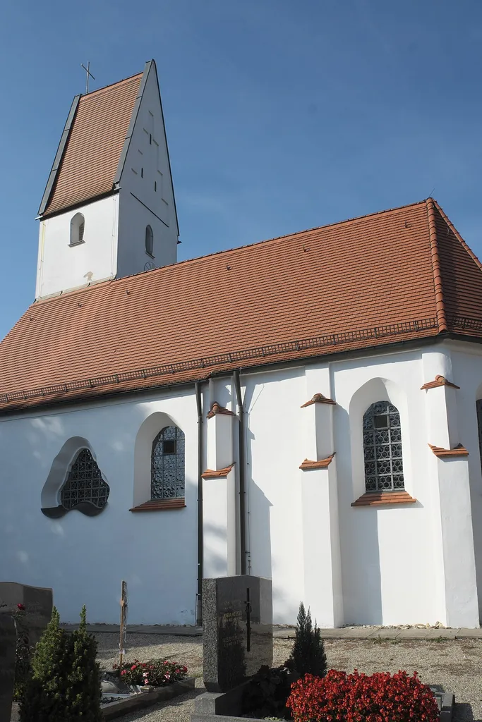 Katholische Pfarrkirche St. Johannes Baptist in Alsmoos (Petersdorf) im schwäbischen Landkreis Aichach-Friedberg (Bayern/Deutschland)