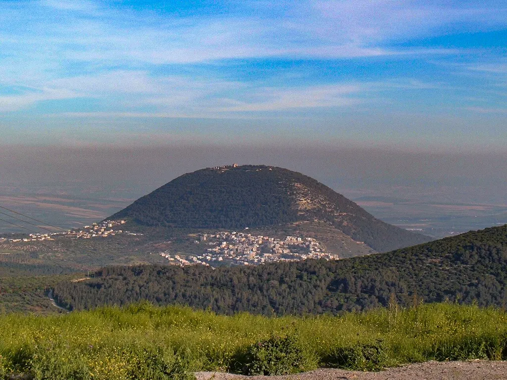 w:en:Mount Tabor with the village of Daburiyya in the foreground.