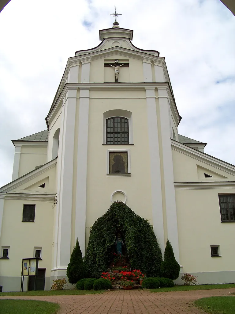 Mordy - Kościół p.w. św. Michała Archanioła w Mordach z 1738r., widok od ul. Kardynała Stefana Wyszyńskiego