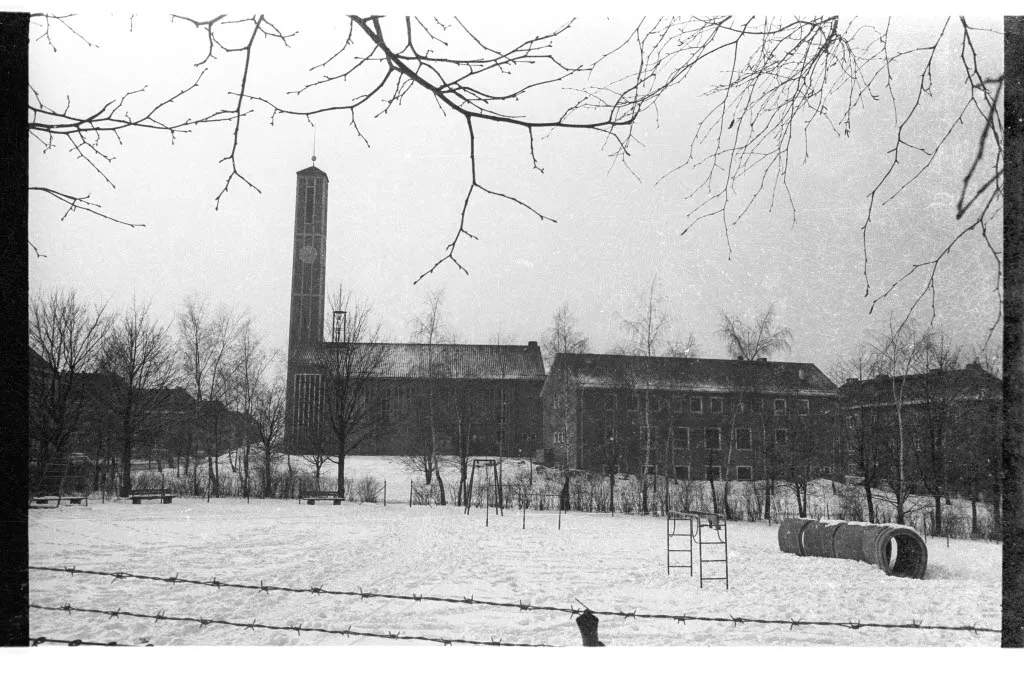 Im Bild rechts das Gemeindehaus der St. Markus-Gemeinde in der Oldenburger Straße 19.