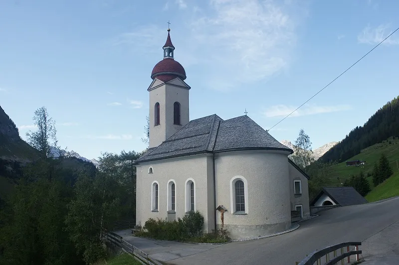 Kath. Filialkirche Expositurkirche zur hl. Mutter Anna, Friedhof, Kaisers, Tirol