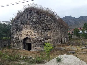 Saint Hripsime Church, Verishen