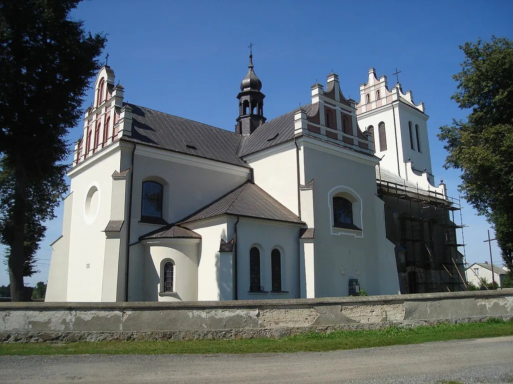Kościół w Sieluniu. Widok z boku.
