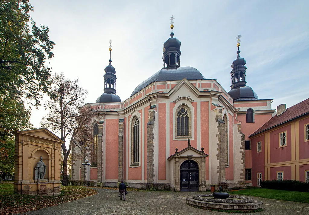Kostel Panny Marie a sv. Karla Velikého na Karlově
