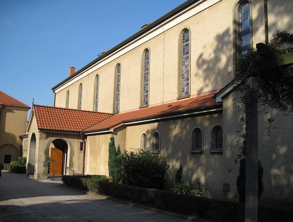 Katholische Heilig-Geist-Kirche in Iserlohn, Hans-Böckler-Straße 48.