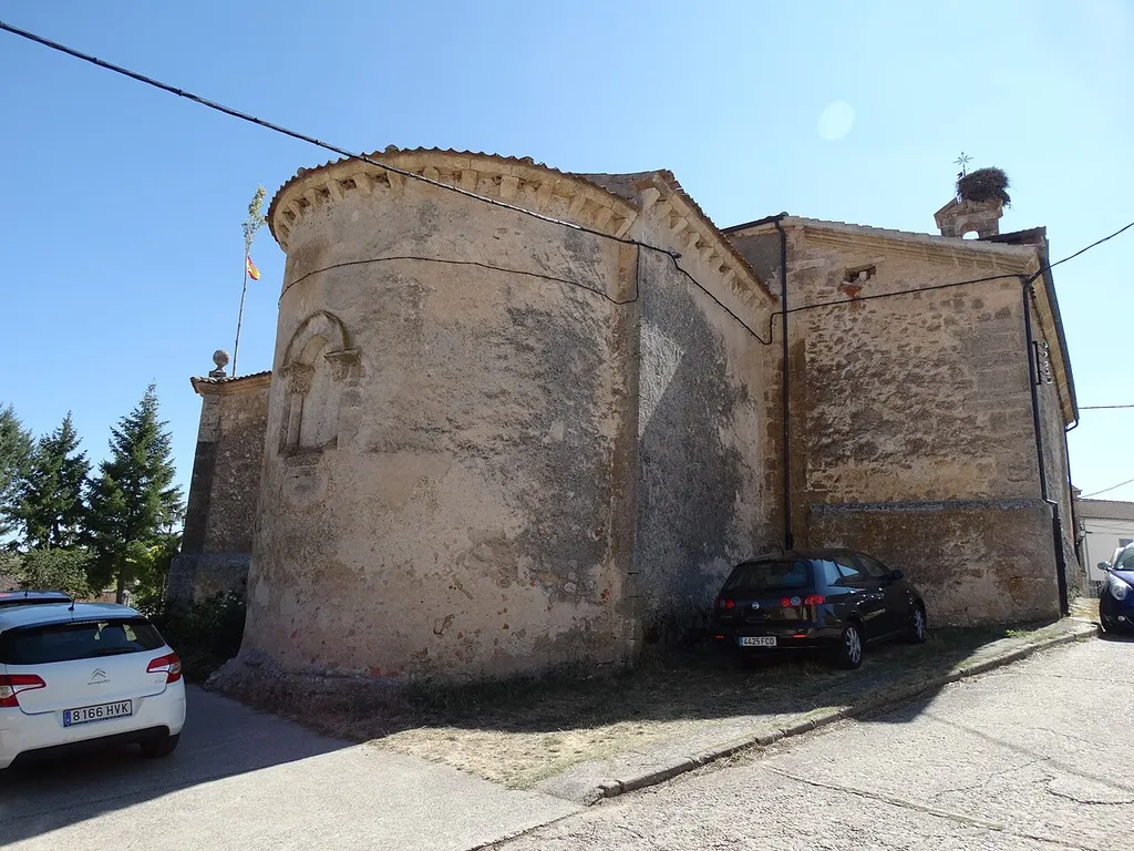 Municipio de Navares de las Cuevas, provincia de Segovia, España. Iglesia de San Mamés, templo de origen románico transformado a principios del siglo XVIII. Ábside románico.