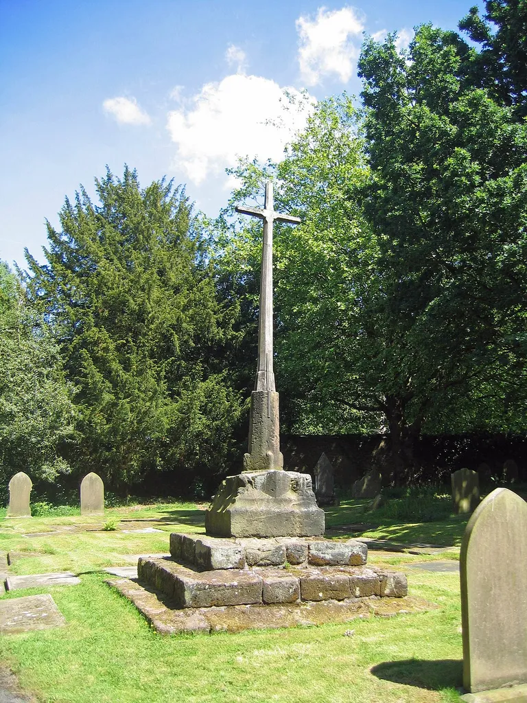 Cross in the churchyard of St James', Gawsworth