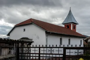 Saint Mary Church, Dvorishte