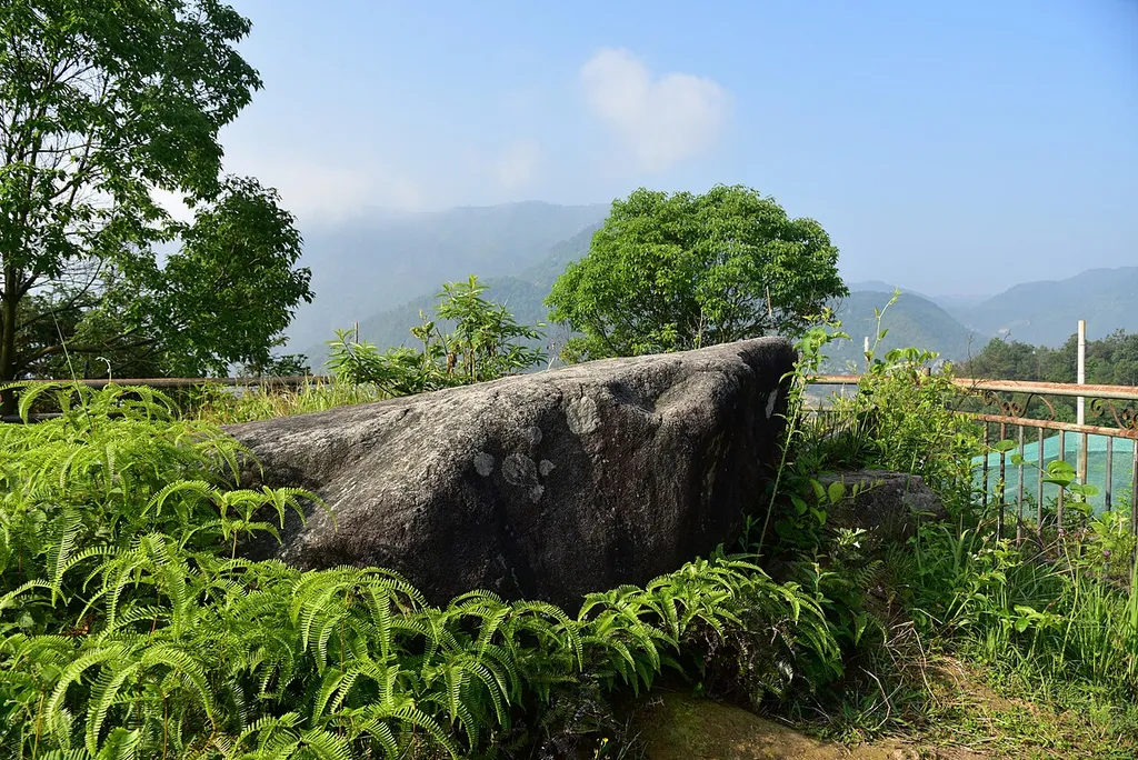 Dolmens in South Zhejiang