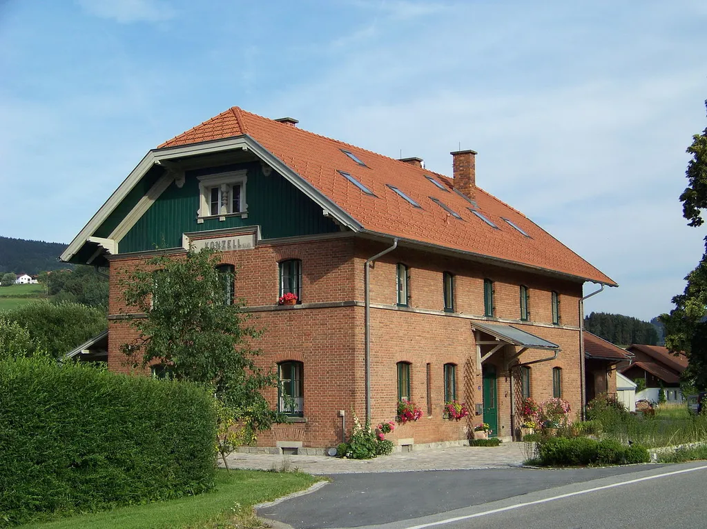 station building at Konzell Süd station