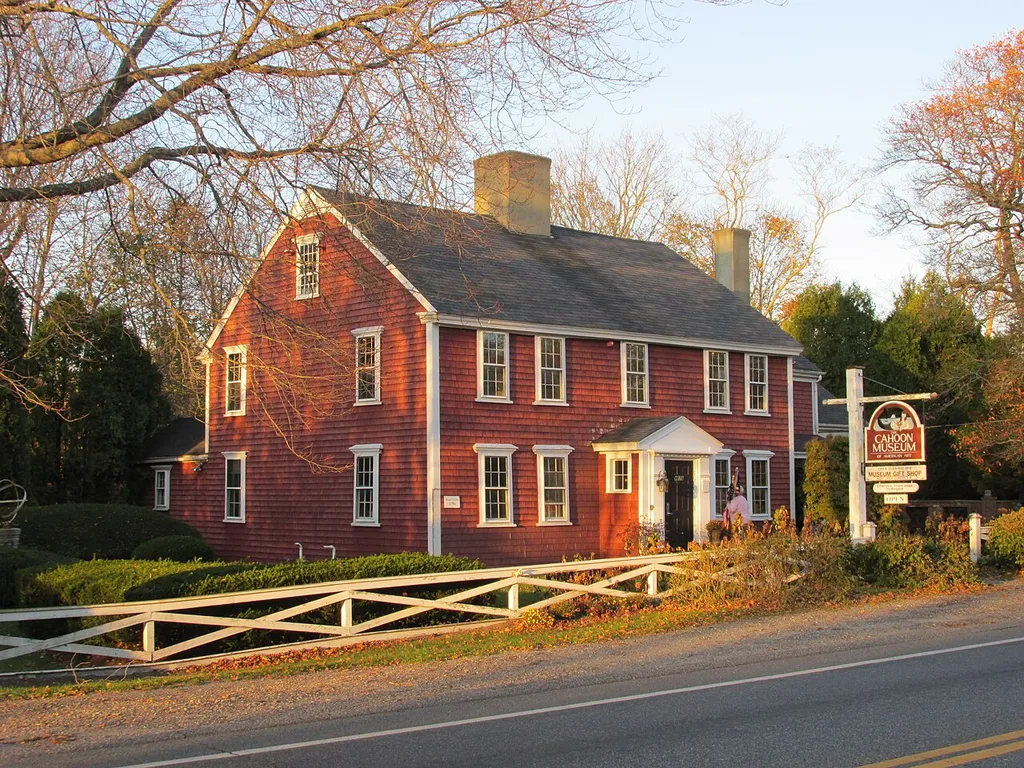 The Cahoon Museum, Santuit Massachusetts This is an image of a place or building that is listed on the National Register of Historic Places in the United States of America. Its reference number is 87000319 (Wikidata).