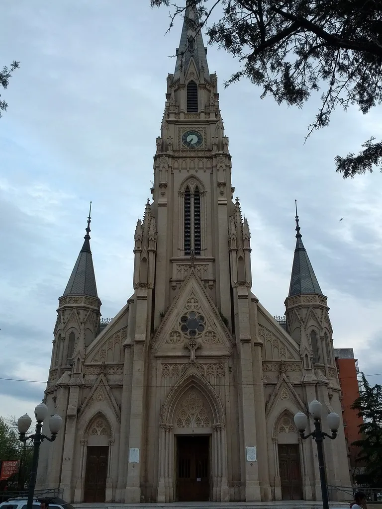 Catedral Basílica de Mercedes-Luján