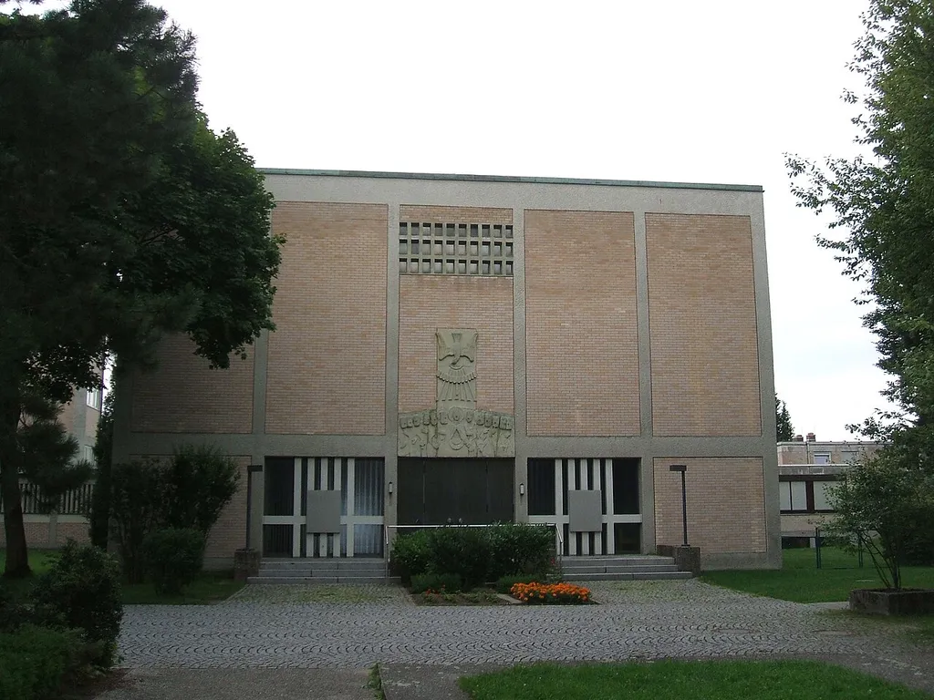 Katholische Pfarrkirche Heilig Geist in Nürnberg-Fischbach