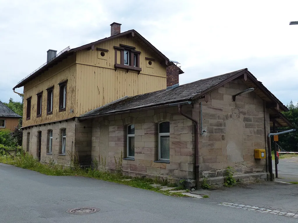 Bilderserie Bahnhof, Bahnhofsgebäude und Brücke