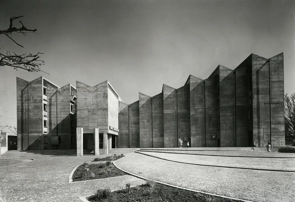 Bürgerzentrum Haus Sindlingen in Frankfurt am Main, Ortsteil Sindlingen; erbaut ab 1961 nach Entwurf des Frankfurter Architekten Günter Bock
