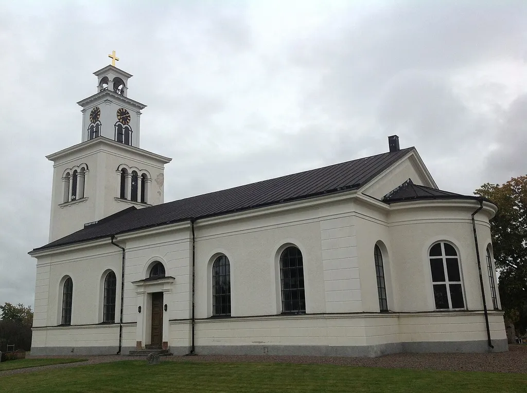 Å kyrka från kyrkogården