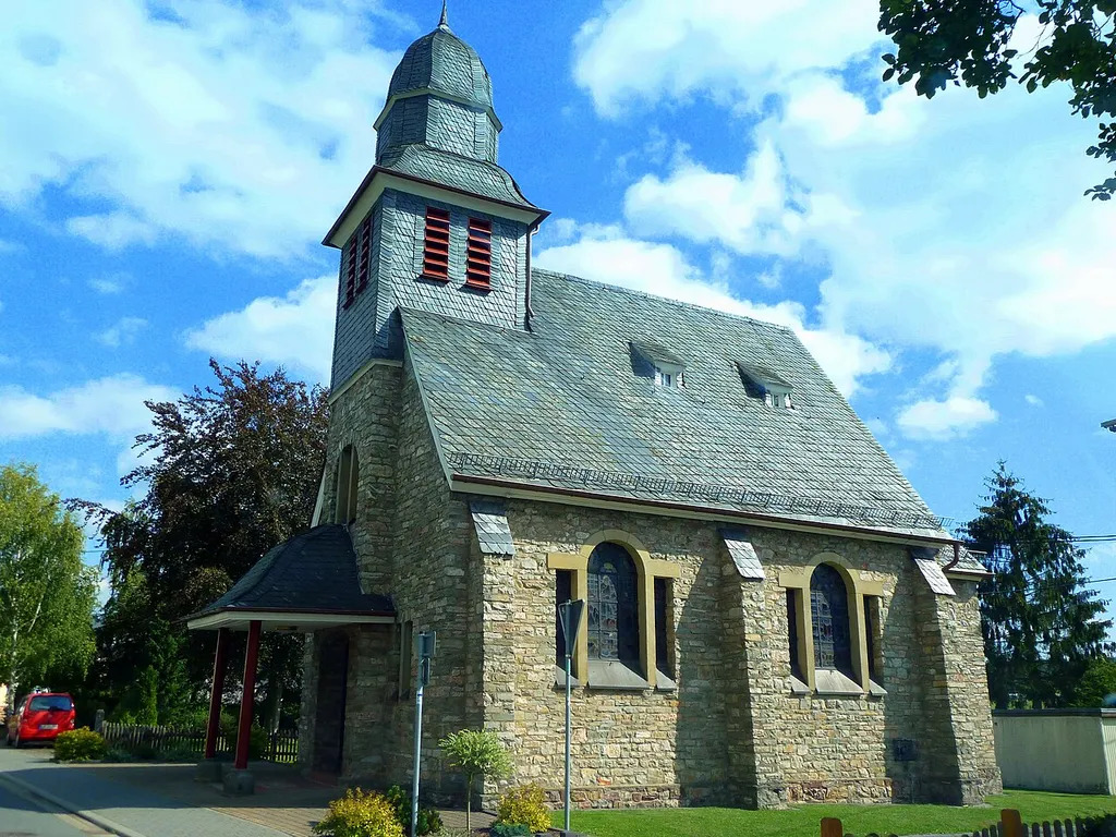 Kirche in Woppenroth, besser bekannt als "Schabbach" aus der Heimat-Trilogie von Edgar Reitz