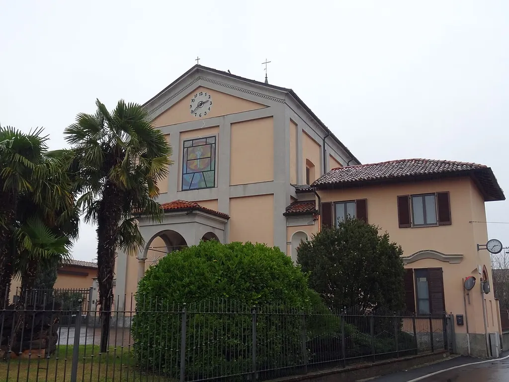 Ronchetto delle Rane (Milano, Lombardy, Italy), Santi Pietro e Paolo ai Tre Ronchetti church