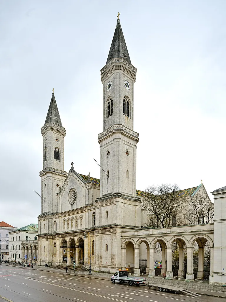 München, Fassadenansicht Ludwigskirche für Granada
