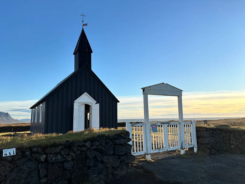 Búðakirkja, la chiesa nera in Islanda
