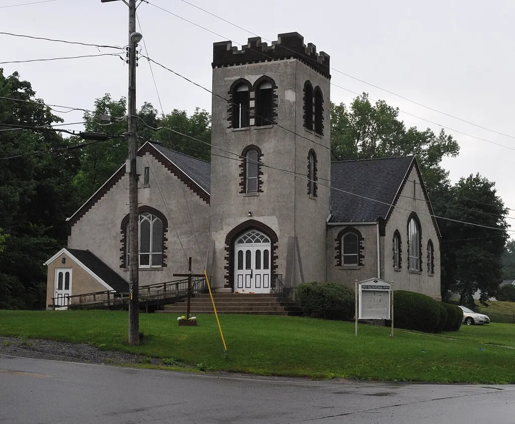 1915-1916 TUDOR GOTHIC