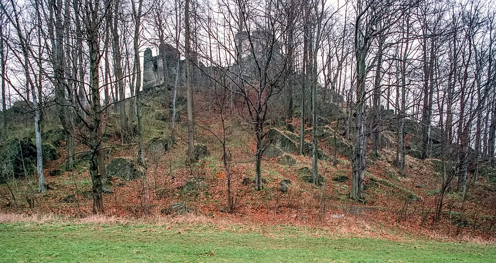 Płonina - ruina zamku Niesytno z wieżą, XIV, XV