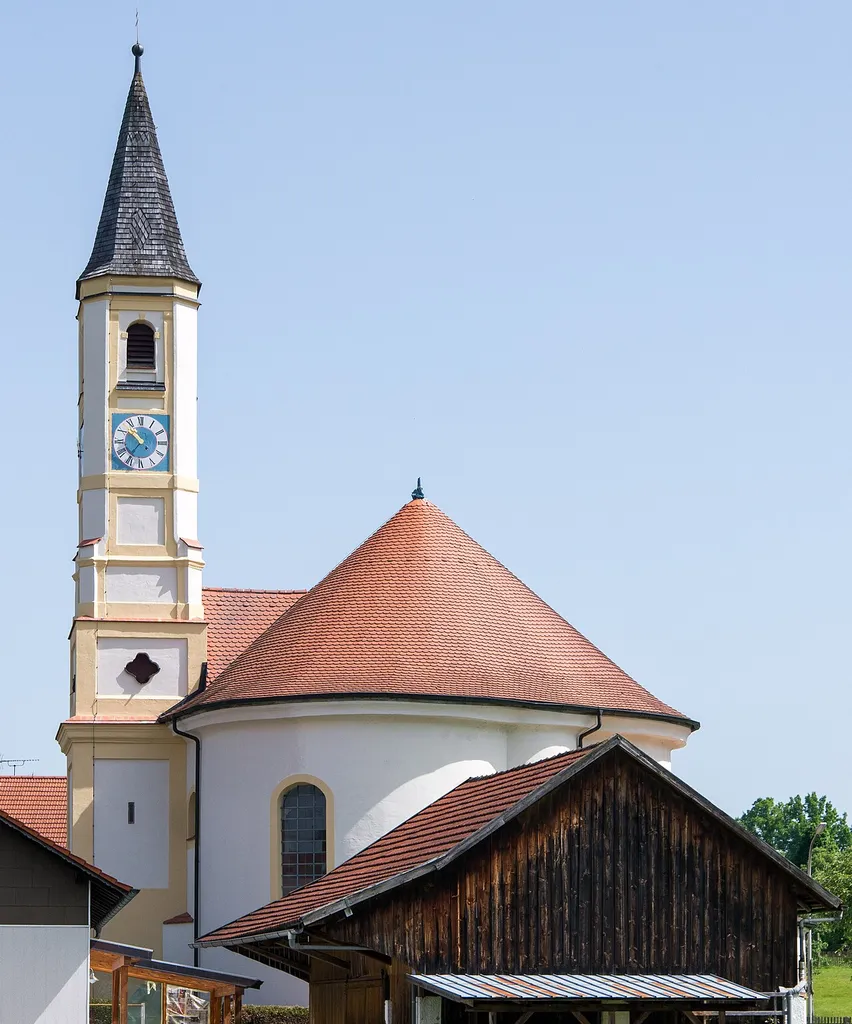 Filialkirche St. Maria von Einsiedeln: Dreikonchenanlage mit vorgelegtem Westturm, Turm über Eingangsvorhalle mit Geschoss- und Putzgliederung, mit Spitzhelm, 1703/04 erbaut, 1818 nach Brandschaden in teilweise vereinfachter Form wiederhergestellt; mit Ausstattung.