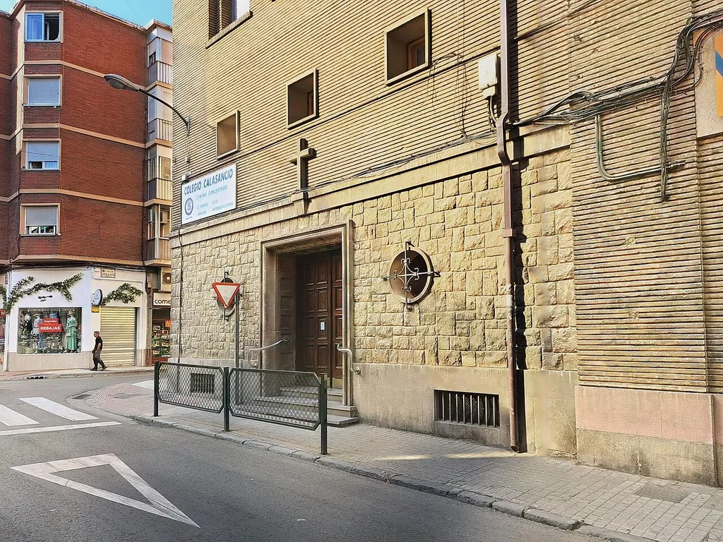 Colechio Calasancio y capiella, Zaragoza