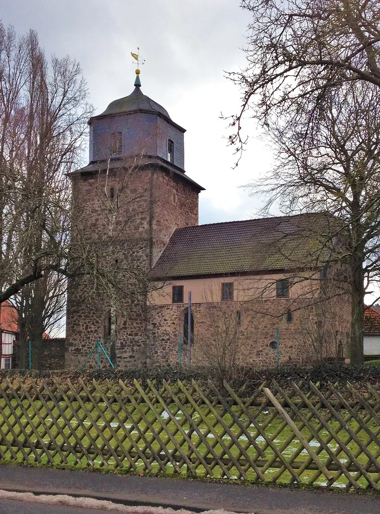 Neumorschen Kirche Seitansicht von Binsförther Straße aus
