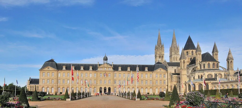 Ancienne abbaye aux Hommes, actuellement hôtel de ville de Caen (Calvados, Basse-Normandie.)