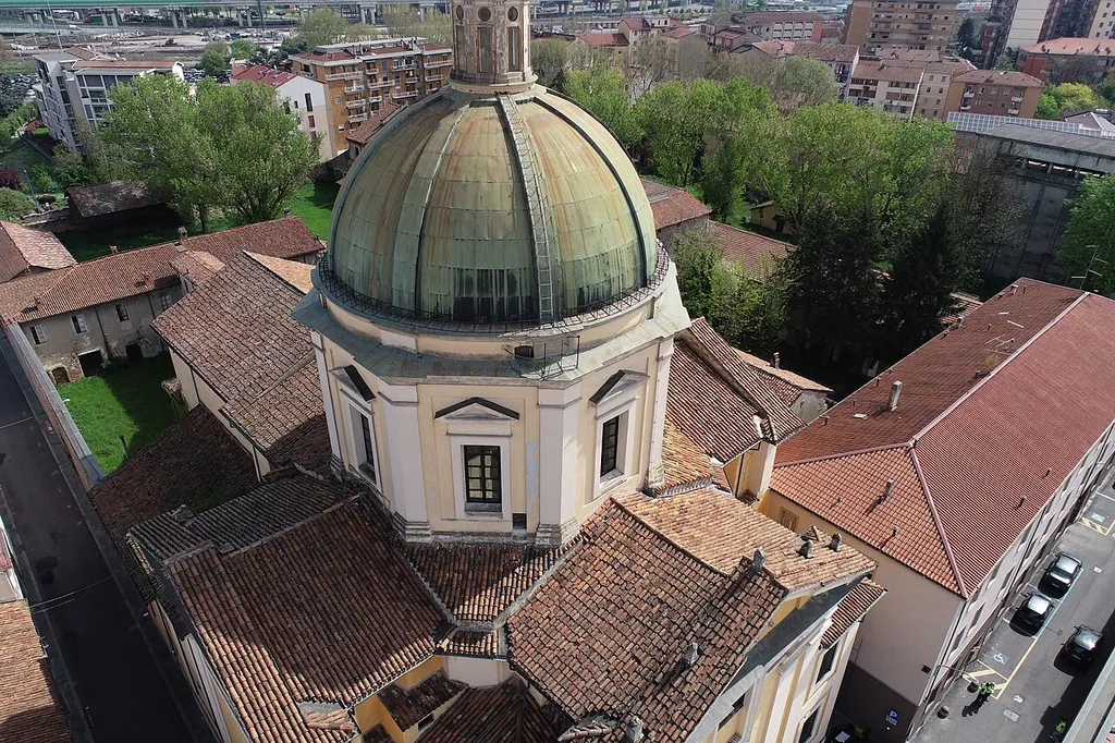 Chiesa delle Benedettine (Piacenza), vista con drone