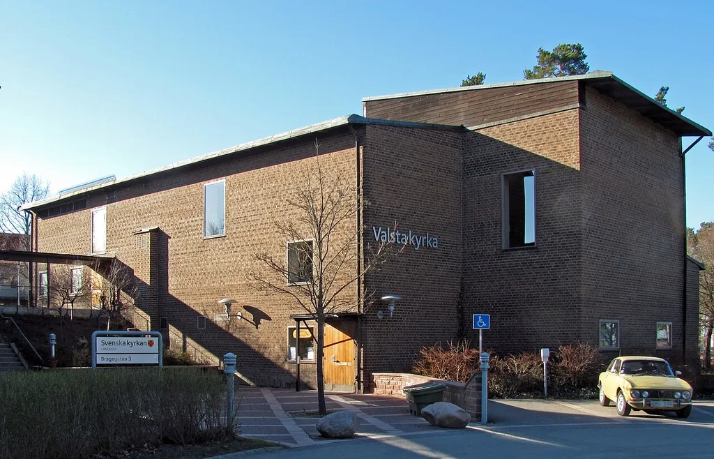 Valsta kyrka från sydost
