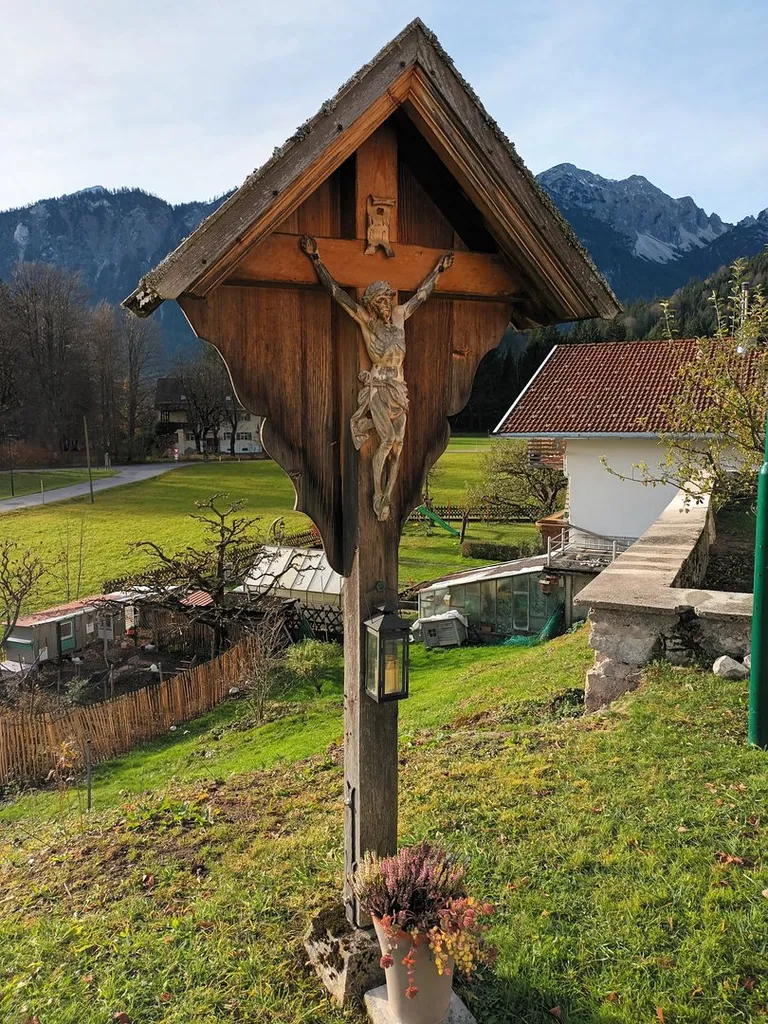 This media shows the remarkable cultural object in the Austrian state of Tyrol listed by the Tyrolean Art Cadastre with the ID 142046. (on tirisMaps, pdf, Fotoarchiv Tiroler Kunstkataster, more images on Commons, Wikidata)