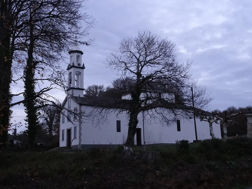 Igrexa de San Pedro de Begonte no concello de Begonte.