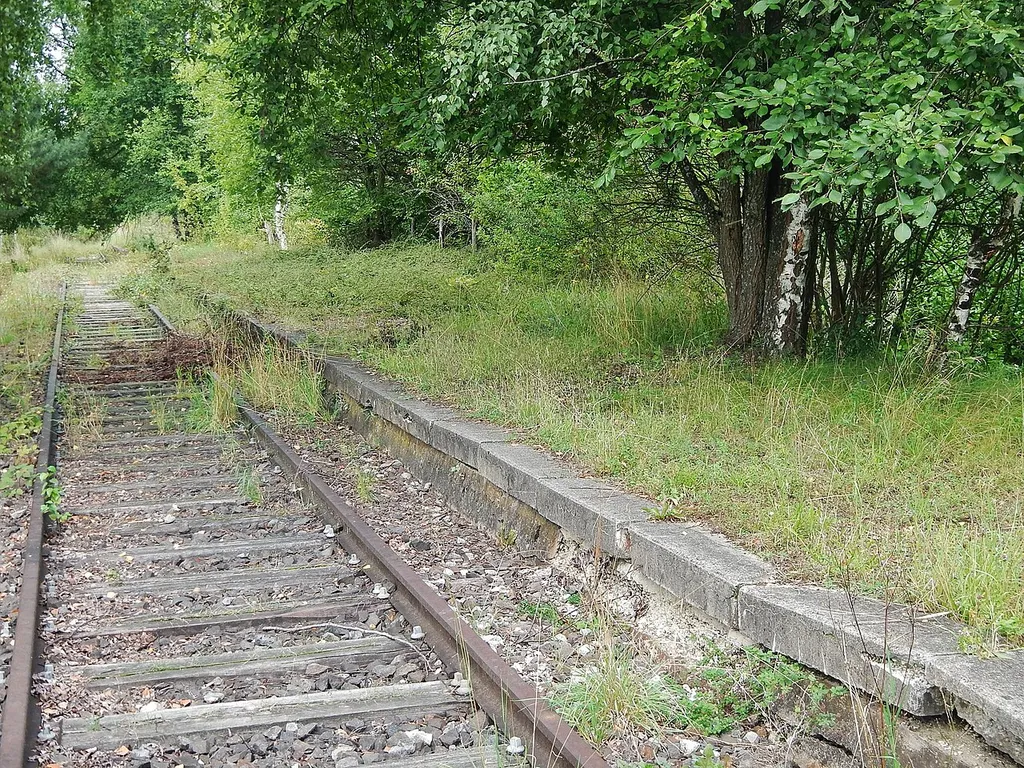 Bahnhof Ostelsheim: Hermann-Hesse-Bahn, S-Bahn Fertigstellung spätestens 2019 geplant , ehemalig:Württembergische Schwarzwaldbahn, Stuttgart Calw, eröffnet 1872, eingestellt 1983
