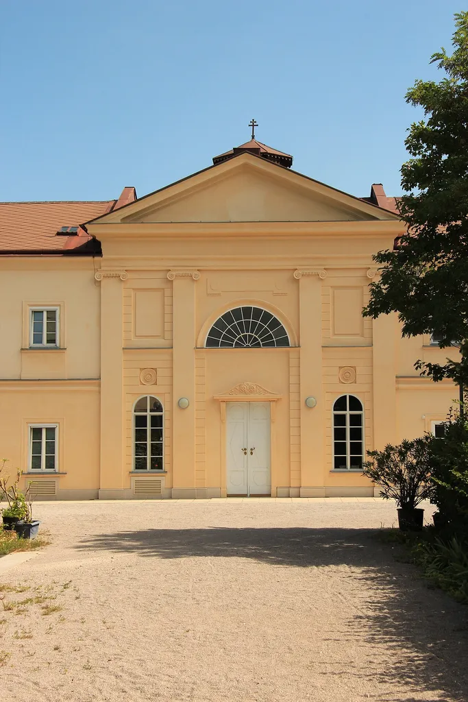 Ehem. Chorfrauenkloster St. Jakob mit Nebengebäude und Treppe This media shows the protected monument with ObjektID 8839 in Austria. (Commons, de, Wikidata)