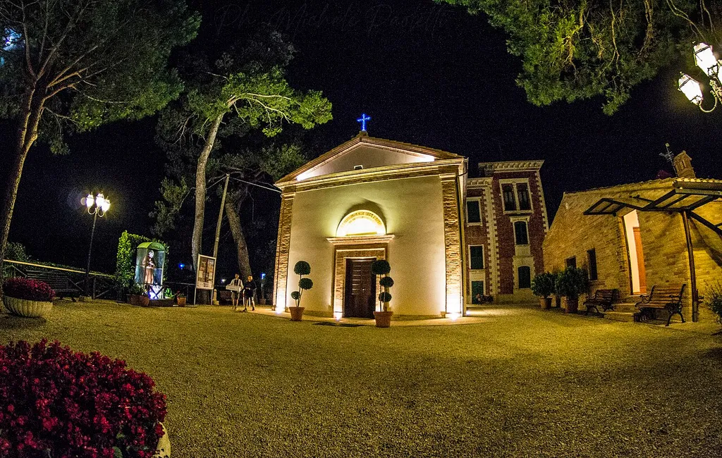 Chiesa di San Giovanni Battista. La chiesa è stata restaurata esternamente con un nuovo impianto illuminotecnico. Scatto fotografico a cura di MEP Production.