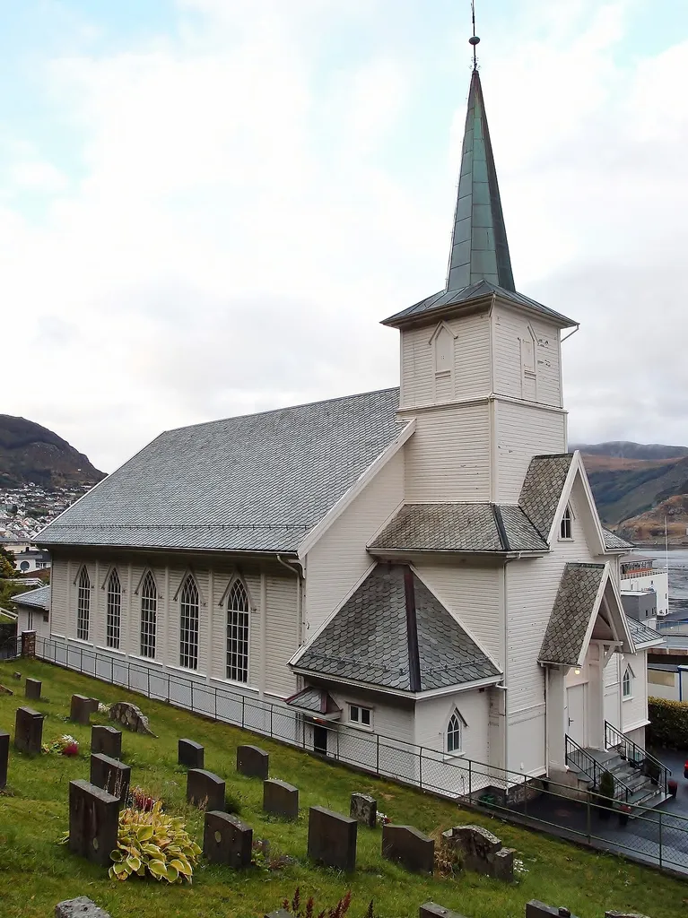 Sør Vågsøy kirke, Måløy i Vågsøy kommune, Sogn og Fjordane. Kyrkja stod ferdig i 1907.