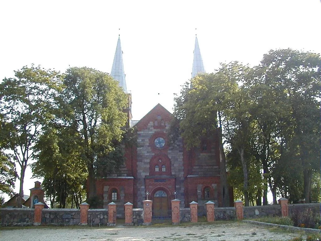 Izvaltas Svētās Annas Romas katoļu baznīca 2002-08-11
