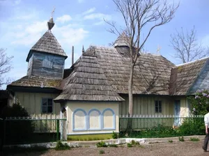 Assumption wooden church in Măcăreuca, Drochia
